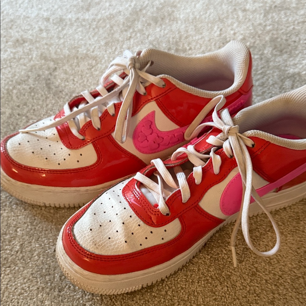 Nike Air Force One. Valentine’s Day. LV8
Youth size 5 1/2 orange and pink